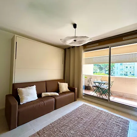 Port De Et Piscine Appartement